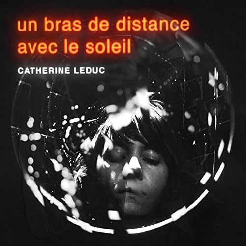 Un Bras De Distance Avec Le Soleil