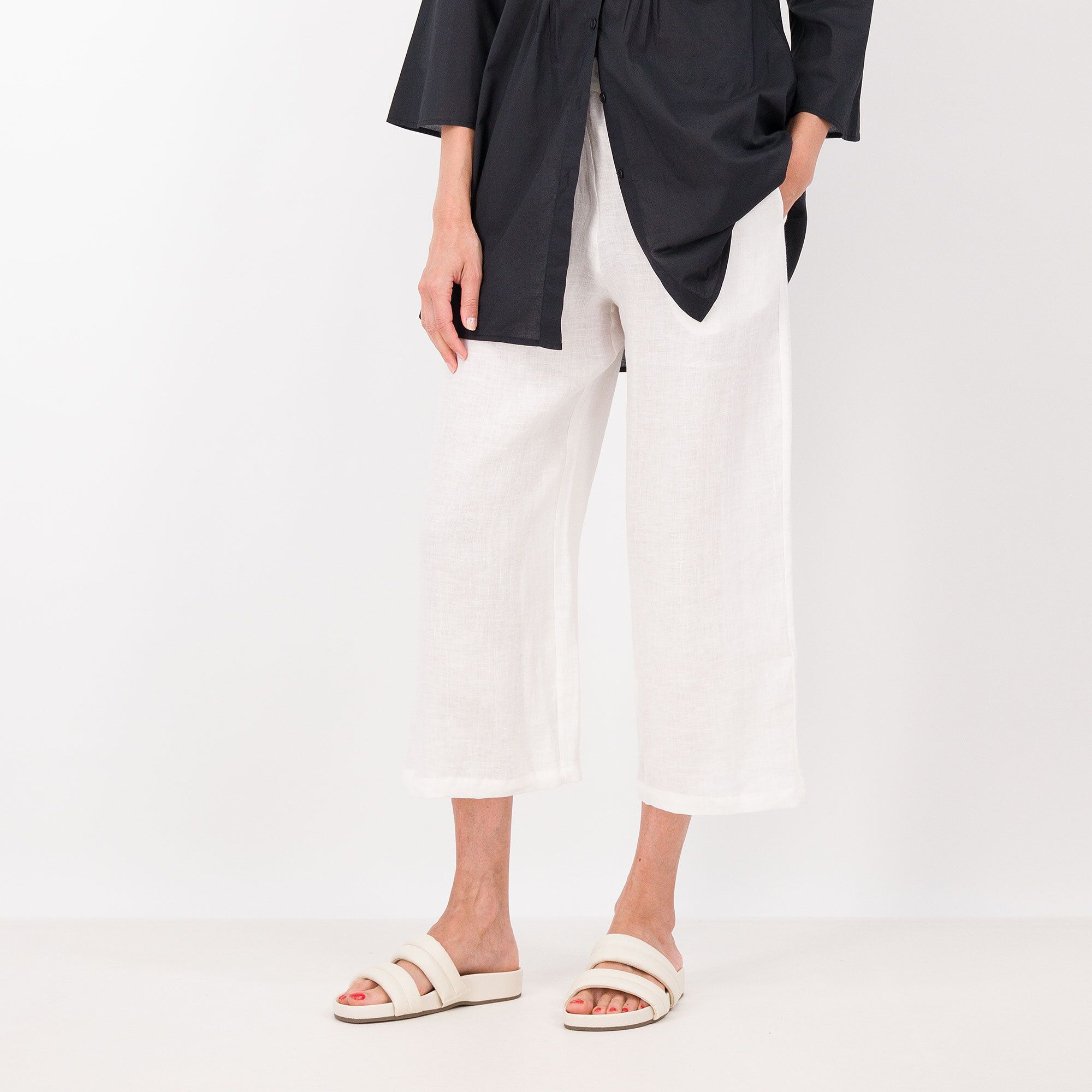 Caterina Lancini Pantaloni cropped in lino con elastico in vita
