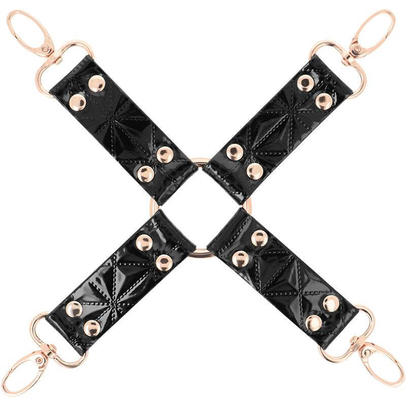 Begme Black Edition - Costrittivo in Pelle Vegana con Dettagli Dorati