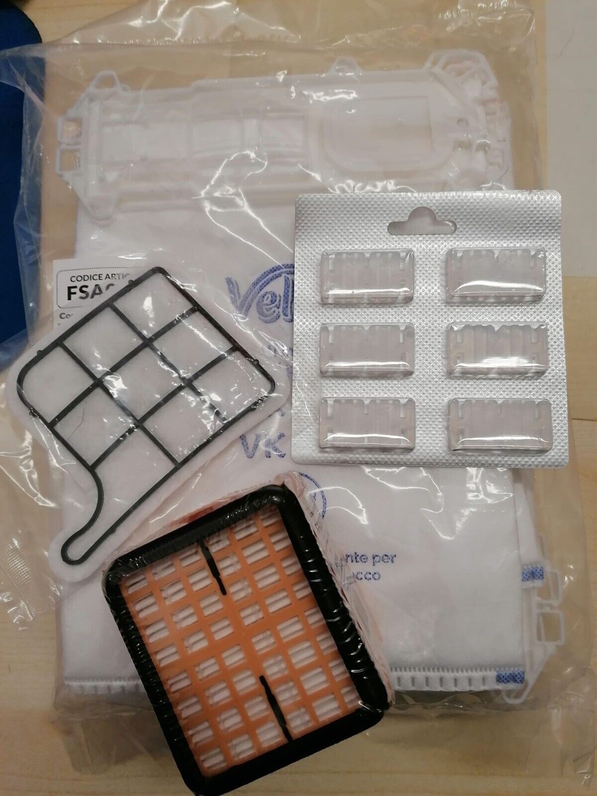 KIT SACCHETTI COMPATIBILI FOLLETTO VK135 136 6 SACCHETT  FILTRI E PROFUMI