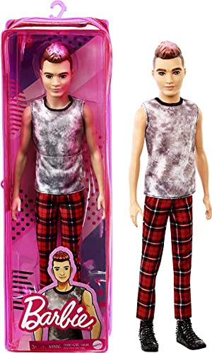 Barbie- Bambola Ken Fashionista Dai Capelli Castani Con Punte Rosse, Canottiera E Pantaloni Scozzesi, Giocattolo Per Bambini 3+Anni, Gvy29
